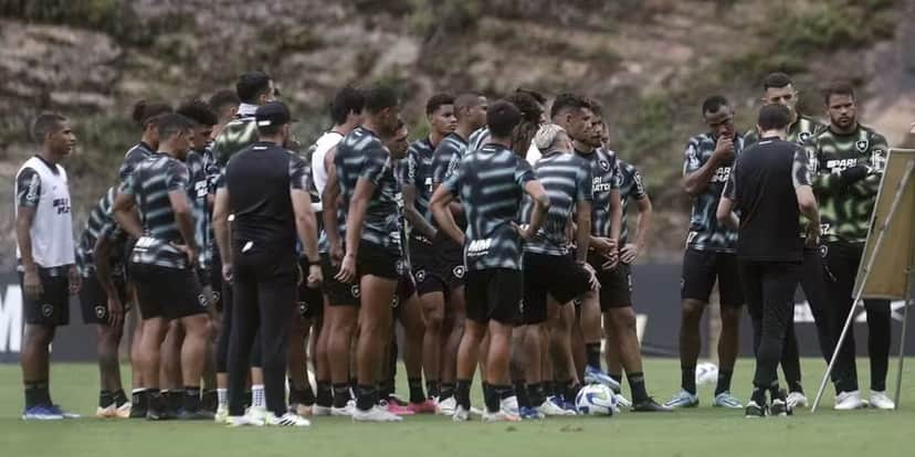 Time do Botafogo no trenno - Foto | Reprodução: Internet Time do Botafogo no trenno - Foto | Reprodução: Internet
