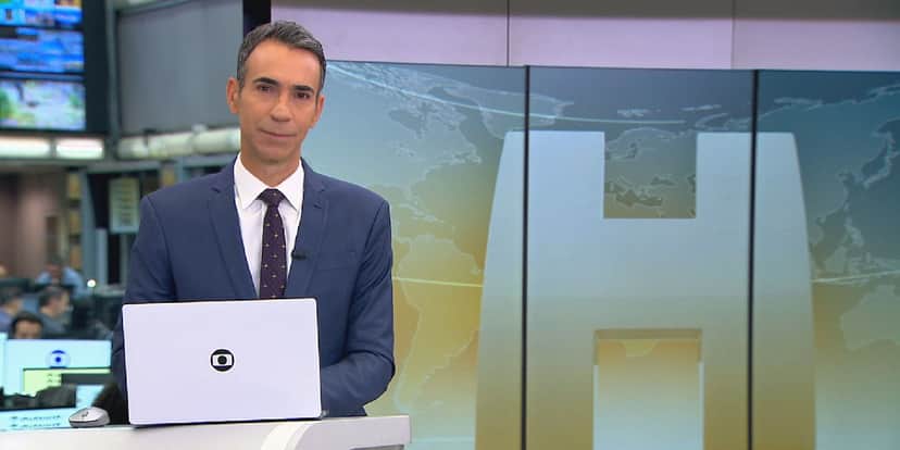 César Tralli sob comando do Jornal Hoje (Foto: Reprodução/ Globo) César Tralli sob comando do Jornal Hoje (Foto: Reprodução/ Globo)