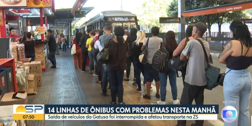 Passageiros em fila de ônibus (Foto: Reprodução / Globo) Passageiros em fila de ônibus (Foto: Reprodução / Globo)