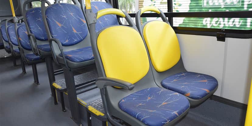 Os assentos exclusivos aos idosos e outros grupos de pessoas em transportes públicos (Reprodução: Internet) Os assentos exclusivos aos idosos e outros grupos de pessoas em transportes públicos (Reprodução: Internet)