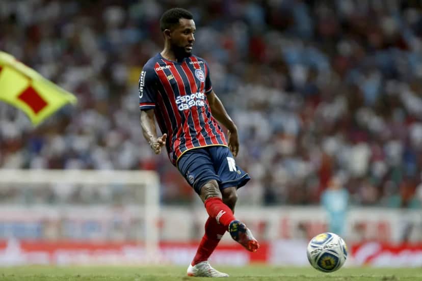 Cicinho é um dos craques do Bahia que está desfalcando a equipe por lesão (Foto: Reprodução/ Internet) Cicinho é um dos craques do Bahia que está desfalcando a equipe por lesão (Foto: Reprodução/ Internet)