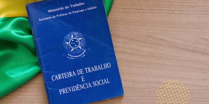 CLTs que tiverem dinheiro guardado podem investir em fundos imobiliários (Reprodução: Internet) CLTs que tiverem dinheiro guardado podem investir em fundos imobiliários (Reprodução: Internet)