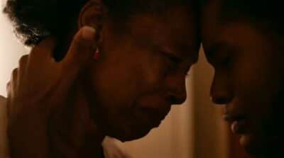 Em Renascer, Inácia tem encontro emocionante com Maria Santa (Foto: Reprodução / Globo) Em Renascer, Inácia tem encontro emocionante com Maria Santa (Foto: Reprodução / Globo)