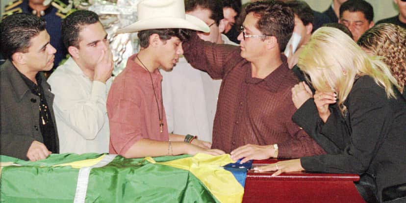 Velório do cantor Leandro, com a presença de vários famosos (Foto: Reprodução/ Internet) Velório do cantor Leandro, com a presença de vários famosos (Foto: Reprodução/ Internet)