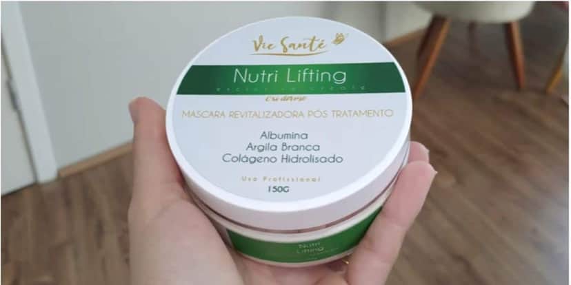 Máscara revitalizadora para passar após o peeling (Reprodução: Youtube) Máscara revitalizadora para passar após o peeling (Reprodução: Youtube)