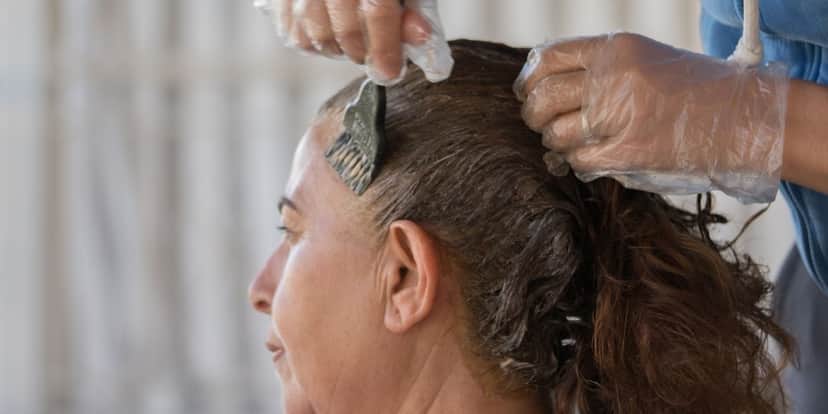 Pinte o cabelo com ele limpo e não sujo (Reprodução: Internet) Pinte o cabelo com ele limpo e não sujo (Reprodução: Internet)