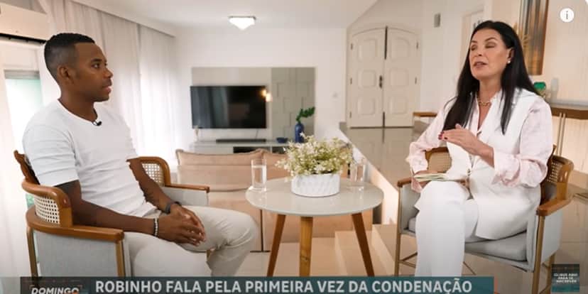 Entrevista de Carolina Ferraz com Robinho (Reprodução: Record) Entrevista de Carolina Ferraz com Robinho (Reprodução: Record)