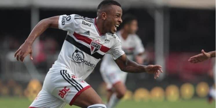 O famoso jogador de futebol, Welington (Foto: Rubens Chiri/saopaulofc.net) O famoso jogador de futebol, Welington (Foto: Rubens Chiri/saopaulofc.net)