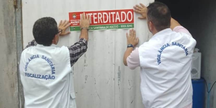 Vigilância sanitária decreta interdição em padaria (Reprodução/Prefeitura de Maceió) Vigilância sanitária decreta interdição em padaria (Reprodução/Prefeitura de Maceió)