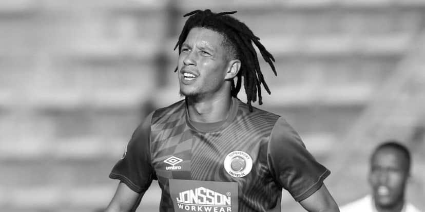 Zagueiro da África do Sul morre aos 24 anos (Reprodução/SuperSport) Zagueiro da África do Sul morre aos 24 anos (Reprodução/SuperSport)