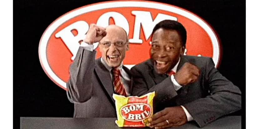 Carlos Moreno e Pelé em propaganda da Bombril (Foto: Reprodução / YouTube) Carlos Moreno e Pelé em propaganda da Bombril (Foto: Reprodução / YouTube)