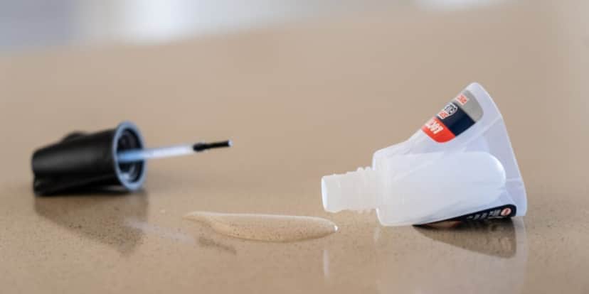 Anvisa alerta para o uso de colas instantâneas para cosméticos (Foto: Divulgação) Anvisa alerta para o uso de colas instantâneas para cosméticos (Foto: Divulgação)