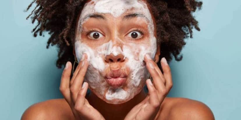 Esfoliante com aveia e iogurte é muito bom para a pele (Reprodução: Internet) Esfoliante com aveia e iogurte é muito bom para a pele (Reprodução: Internet)