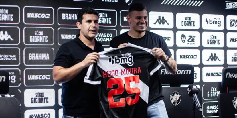 Hugo Moura sendo apresentado no Vasco (Foto: Divulgação) Hugo Moura sendo apresentado no Vasco (Foto: Divulgação)