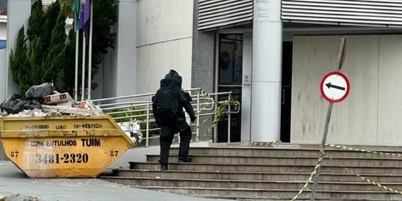Gate acionado para desativar os explosivos (Reprodução: Foto: Polícia Civil) Gate acionado para desativar os explosivos (Reprodução: Foto: Polícia Civil)