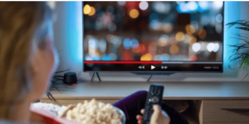 Pessoa assistindo Netflix- foto: reprodução do App Pessoa assistindo Netflix- foto: reprodução do App