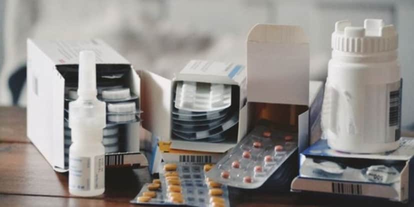 Medicamento vencido além de ter um aspecto apodrecido ainda apresenta riscos graves à saúde (Foto Reprodução/Internet) Medicamento vencido além de ter um aspecto apodrecido ainda apresenta riscos graves à saúde (Foto Reprodução/Internet)