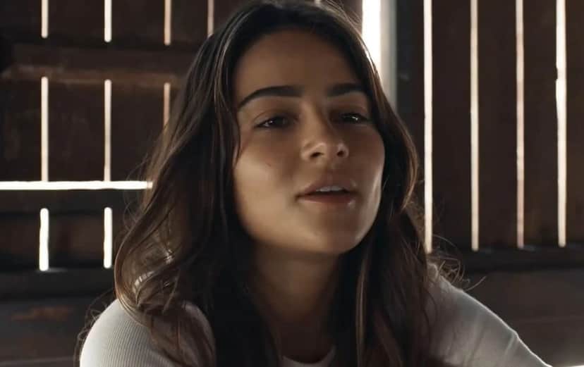 Sandra (Giullia Buscacio) em Renascer (Foto: Reprodução / Globo / Montagem TV Foco) Sandra (Giullia Buscacio) em Renascer (Foto: Reprodução / Globo / Montagem TV Foco)