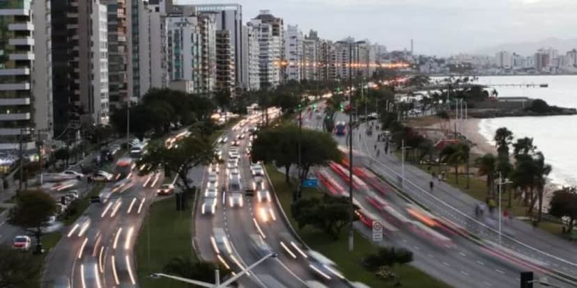 Santa Catarina tem um salário mínimo acima do nacional (Reprodução: Internet) Santa Catarina tem um salário mínimo acima do nacional (Reprodução: Internet)