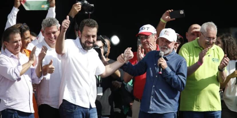 Presidente Lula durante o ato do Dia do Trabalho (Reprodução/Gazeta do Povo) Presidente Lula durante o ato do Dia do Trabalho (Reprodução/Gazeta do Povo)