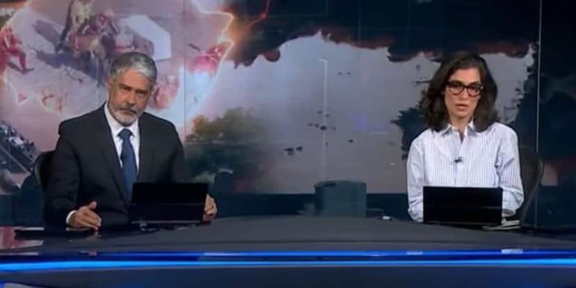 William Bonner segura lágrimas no JN (Reprodução/Globo) William Bonner segura lágrimas no JN (Reprodução/Globo)