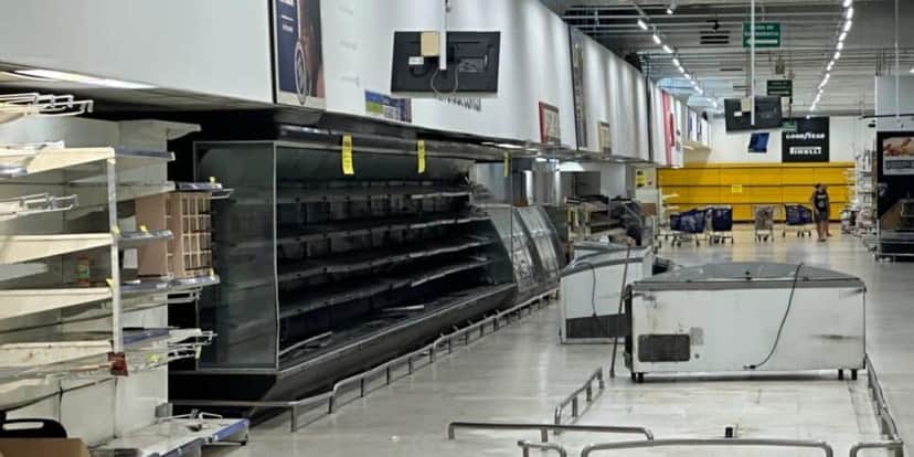 Prateleiras do Carrefour vazias (Foto: Reprodução / Cidade de Niterói) Prateleiras do Carrefour vazias (Foto: Reprodução / Cidade de Niterói)