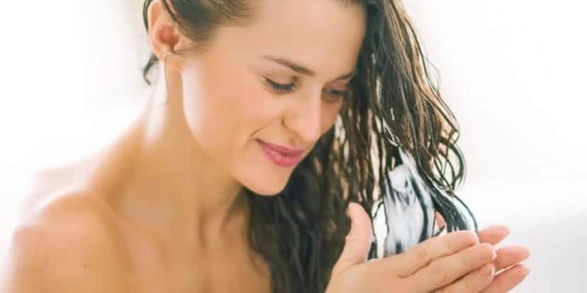Passe o produto que se encontra presente em condicionadores e shampoos (Reprodução: Internet) Passe o produto que se encontra presente em condicionadores e shampoos (Reprodução: Internet)