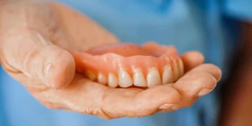 A cor da dentadura também traz a ideia de ser natural (Reprodução: Internet) A cor da dentadura também traz a ideia de ser natural (Reprodução: Internet)