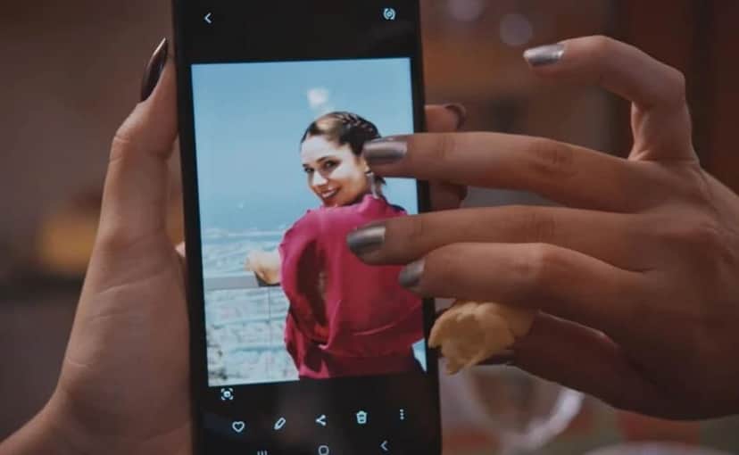 Foto de Sabrina Petraglia foi mostrada no celular de Jéssica (Rafa Kalimann) em Família É Tudo (Foto: Reprodução / Globo) Foto de Sabrina Petraglia foi mostrada no celular de Jéssica (Rafa Kalimann) em Família É Tudo (Foto: Reprodução / Globo)