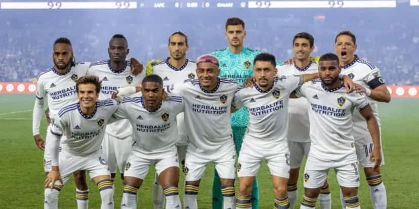 Los Angeles Galaxy tem como cor principal a branca (Reprodução: Internet) Los Angeles Galaxy tem como cor principal a branca (Reprodução: Internet)
