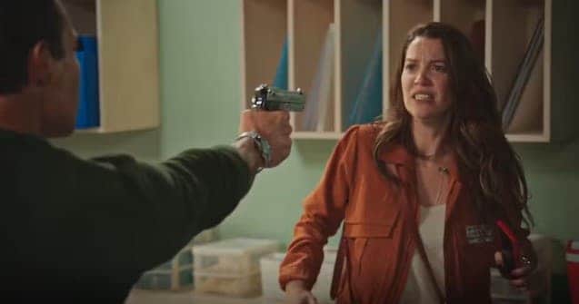 Vênus na mira de Mathias em Família é Tudo (Foto: Reprodução / Globo)