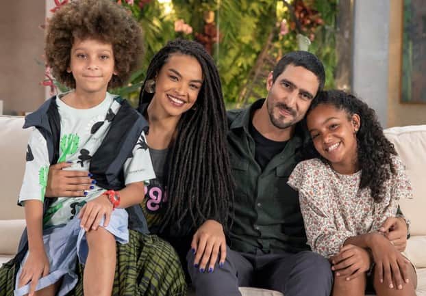 Pudim, Paulina, Tom e Laurinha em Família é Tudo (Foto: Reprodução / Globo) Pudim, Paulina, Tom e Laurinha em Família é Tudo (Foto: Reprodução / Globo)