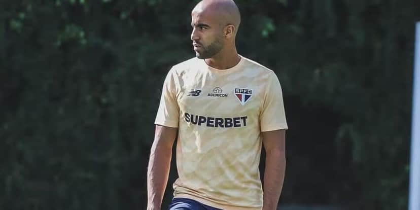Lucas Moura em treino no CT do São Paulo (Foto: Rubens Chiri/saopaulofc)