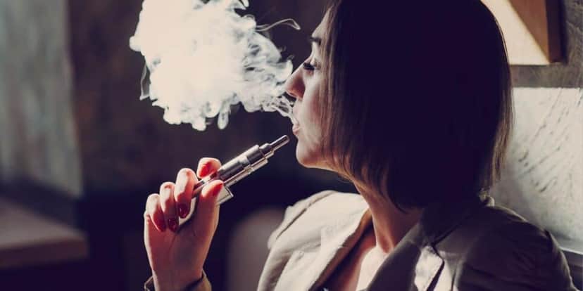 Mulher fumando (Foto: Reprodução / Canva) Mulher fumando (Foto: Reprodução / Canva)