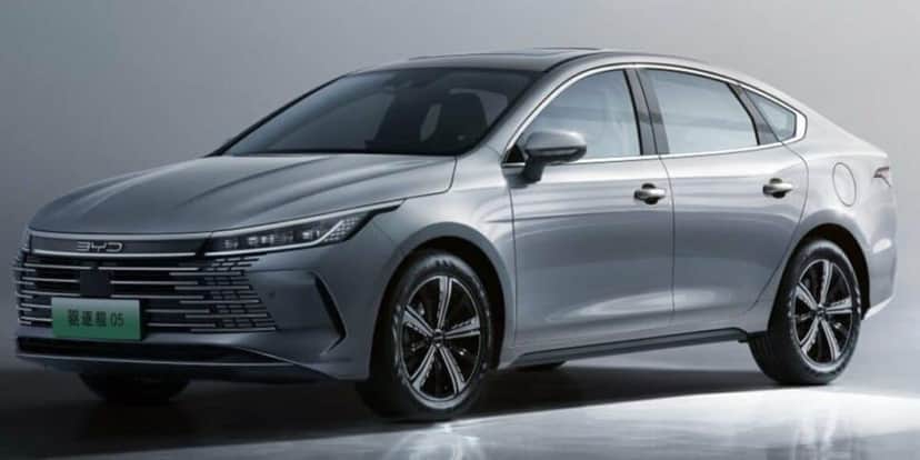 BYD King promete bater de frente com o Corolla e o Civic (Reprodução: BYD/Divulgação) BYD King promete bater de frente com o Corolla e o Civic (Reprodução: BYD/Divulgação)