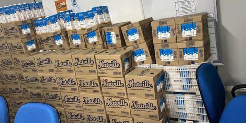 A empresa recolheu centenas de litros de leite (Reprodução: Vigilância Sanitária de Maceió) A empresa recolheu centenas de litros de leite (Reprodução: Vigilância Sanitária de Maceió)