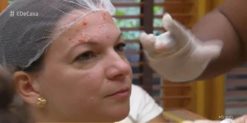 Máscara com morango e mel para hidratar a pele (Reprodução: Globo) Máscara com morango e mel para hidratar a pele (Reprodução: Globo)