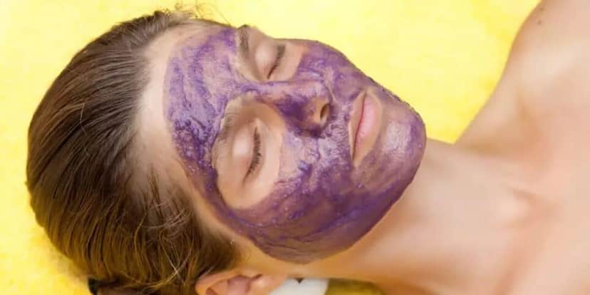 Máscara com uva ajuda a rejuvenescer a pele (Reprodução: Internet) Máscara com uva ajuda a rejuvenescer a pele (Reprodução: Internet)