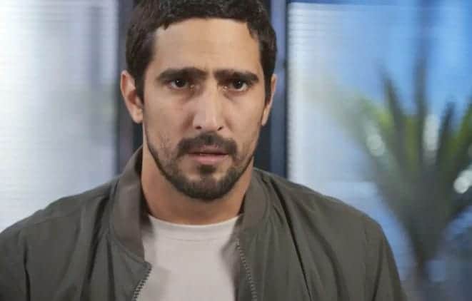Tom (Renato Góes) em Família é Tudo (Foto: Reprodução / Globo)