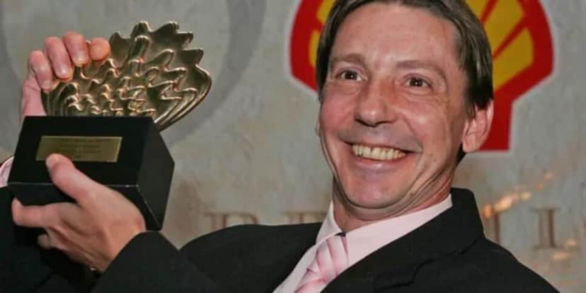 Ator Flávio Guarnieri recebendo um Prêmio (Foto: Alex Silva/Estadão Conteúdo) Ator Flávio Guarnieri recebendo um Prêmio (Foto: Alex Silva/Estadão Conteúdo)