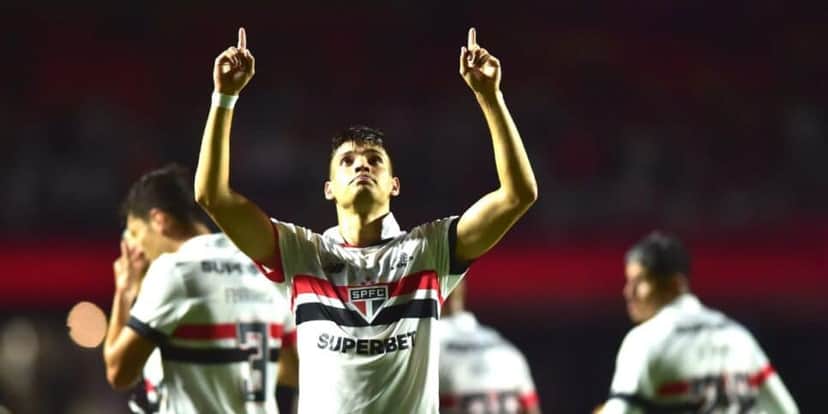 Bobadilla é um dos volantes do São Paulo (Reprodução: SPFC) Bobadilla é um dos volantes do São Paulo (Reprodução: SPFC)