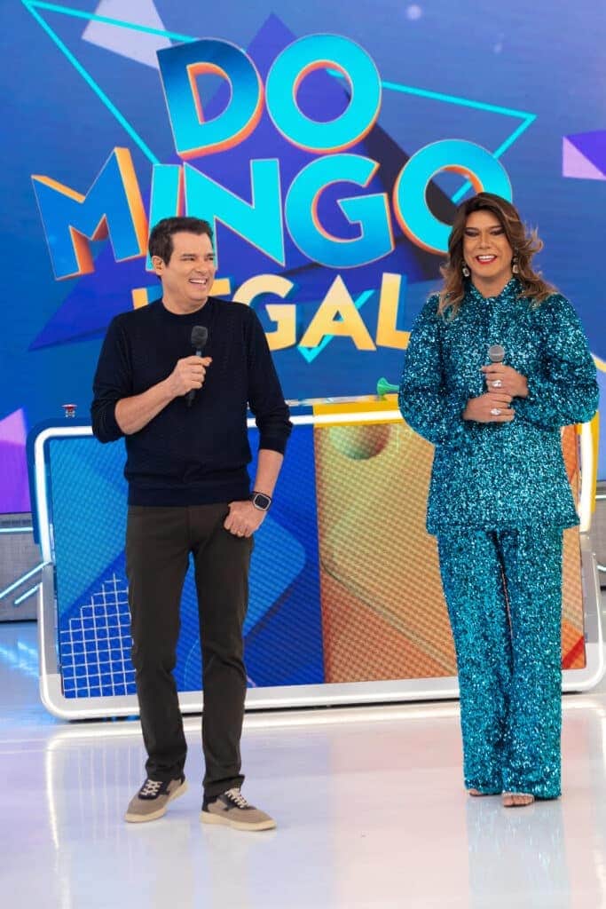 Narcisa recebe homenagem no Domingo Legal, de Celso Portiolli (Foto: Reprodução/SBT) Narcisa recebe homenagem no Domingo Legal, de Celso Portiolli (Foto: Reprodução/SBT)
