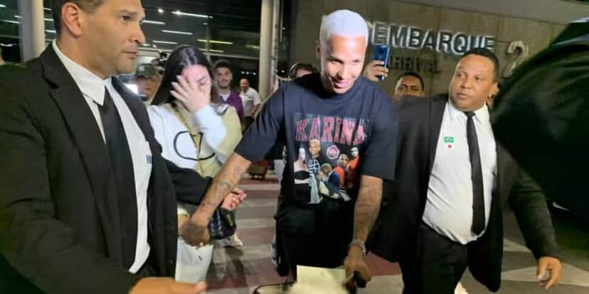 desembarcou no Aeroporto Internacional da capital mineira, em Confins, na noite desta segunda-feira (05) (Foto: Lafaete Vaz) desembarcou no Aeroporto Internacional da capital mineira, em Confins, na noite desta segunda-feira (05) (Foto: Lafaete Vaz)