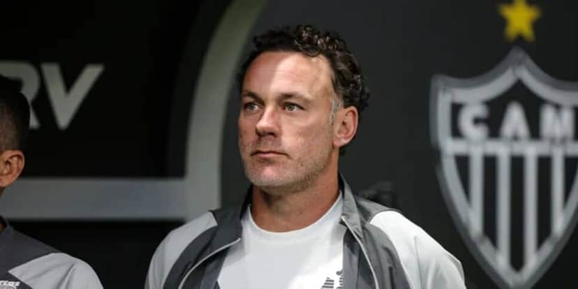 Milito comemora reforço importante para o clube de futebol (Reprodução: Gilson Lobo/AGIF) Milito comemora reforço importante para o clube de futebol (Reprodução: Gilson Lobo/AGIF)