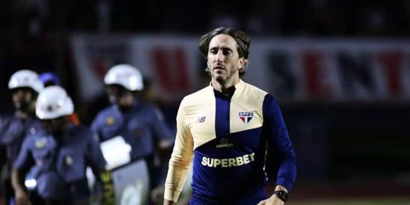 Zubeldía está suspenso para o clássico (Reprodução: Marcos Ribolli) Zubeldía está suspenso para o clássico (Reprodução: Marcos Ribolli)