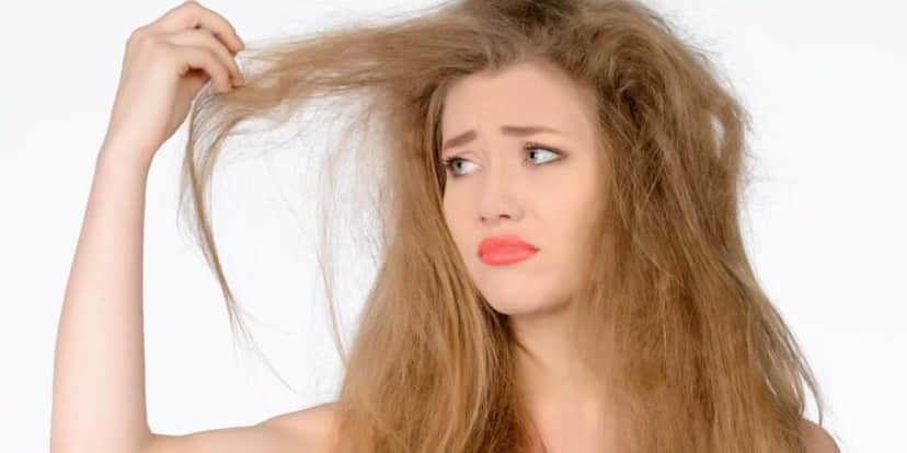 Mulher com cabelo ressecado (Foto: Reprodução / Canva) Mulher com cabelo ressecado (Foto: Reprodução / Canva)