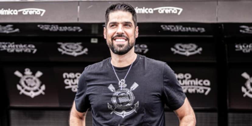 Quentinha de António Oliveira indo a rival para se vingar do Corinthians - Foto: Danilo Fernandes / Meu Timão Quentinha de António Oliveira indo a rival para se vingar do Corinthians - Foto: Danilo Fernandes / Meu Timão
