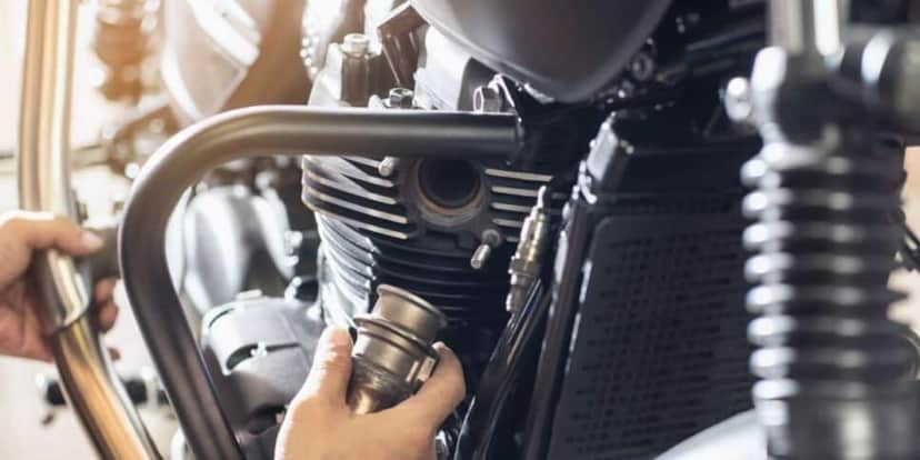 Tirar o escapamento original da moto acelera o desgaste do motor (Foto: Shutterstock ) Tirar o escapamento original da moto acelera o desgaste do motor (Foto: Shutterstock )