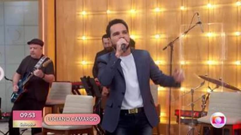 Luciano canta música gospel em programa da Globo e assume atual relação com Zezé (Foto: Reprodução/ Globoplay) Luciano canta música gospel em programa da Globo e assume atual relação com Zezé (Foto: Reprodução/ Globoplay)
