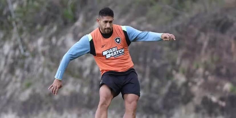 O zagueiro não vem ganhando chances no Botafogo (Reprodução: Vitor Silva) O zagueiro não vem ganhando chances no Botafogo (Reprodução: Vitor Silva)